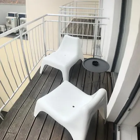 Apartmans In The Center With Privat Parking 아파트 *